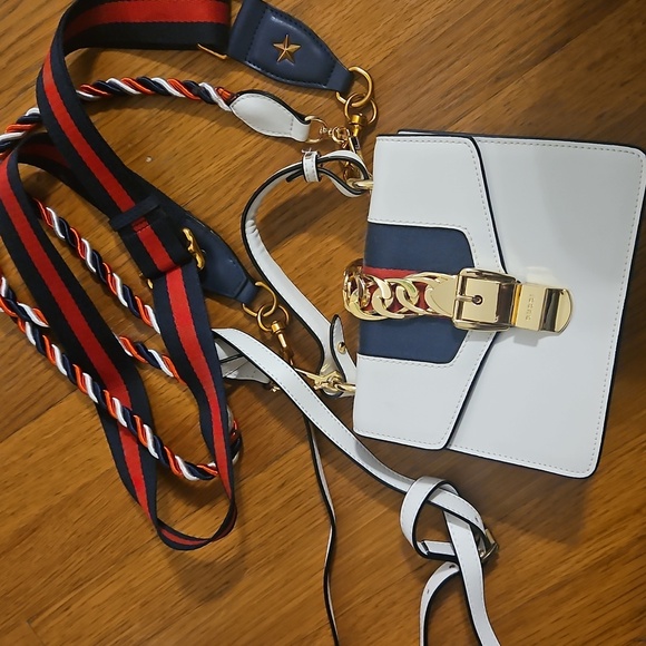 Gucci White and Black Crossbody Bag with Sleek Design, with 3 types of Dif strap - Picture 2 of 11